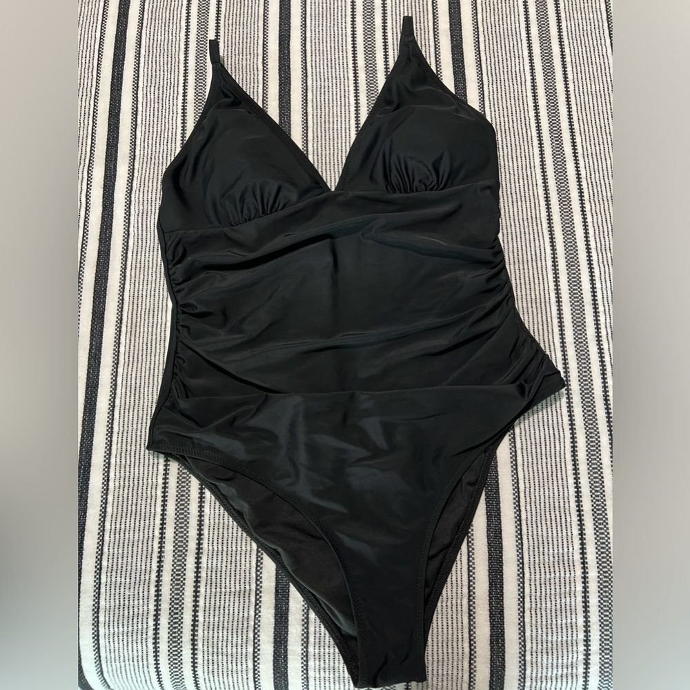 Cupshe one piece swim suit. Size XL. Black.